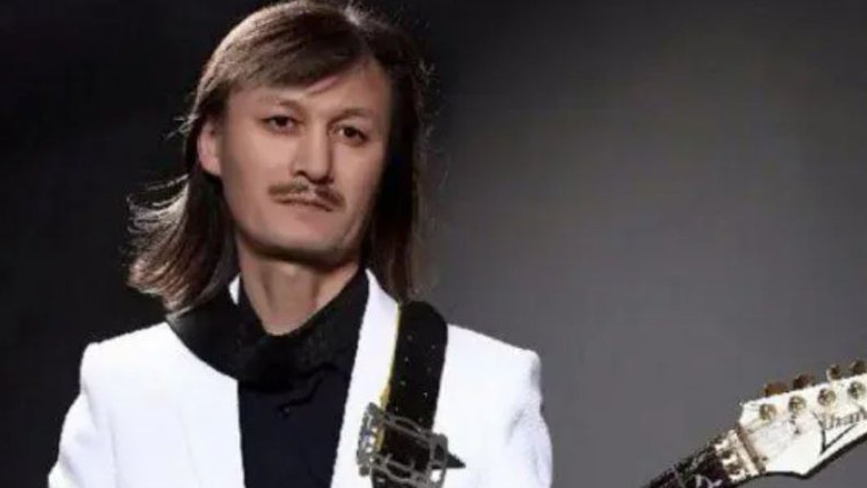 «Әнін тыңдасам, құлаққабымды лақтырып жіберемін»: Ұлықпан Жолдасов әнші Sadraddin-ге шүйлікті