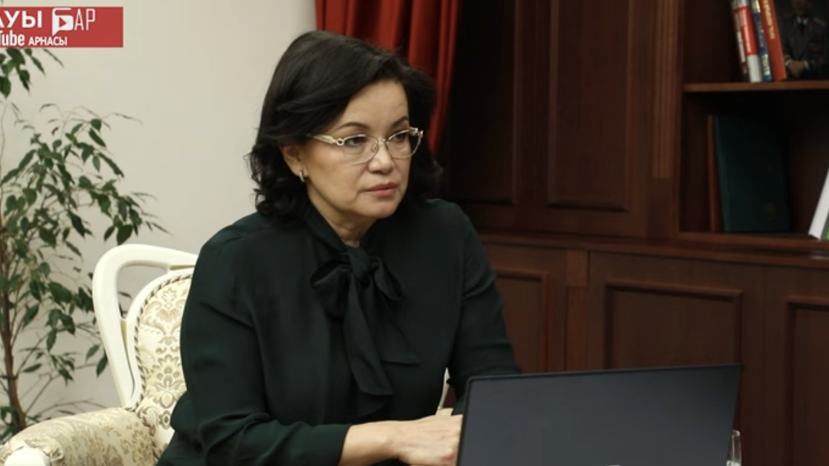 «Кедей әйел босанса баласын өлді деп, сатып отырған»: Қымбат Досжан дәрігерлердің сұмдық ісін әшкереледі
