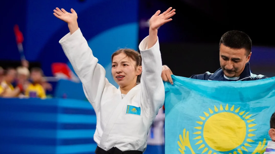 Дзюдошы Ақмарал Науатбекке су жаңа көлік сыйға тартылды