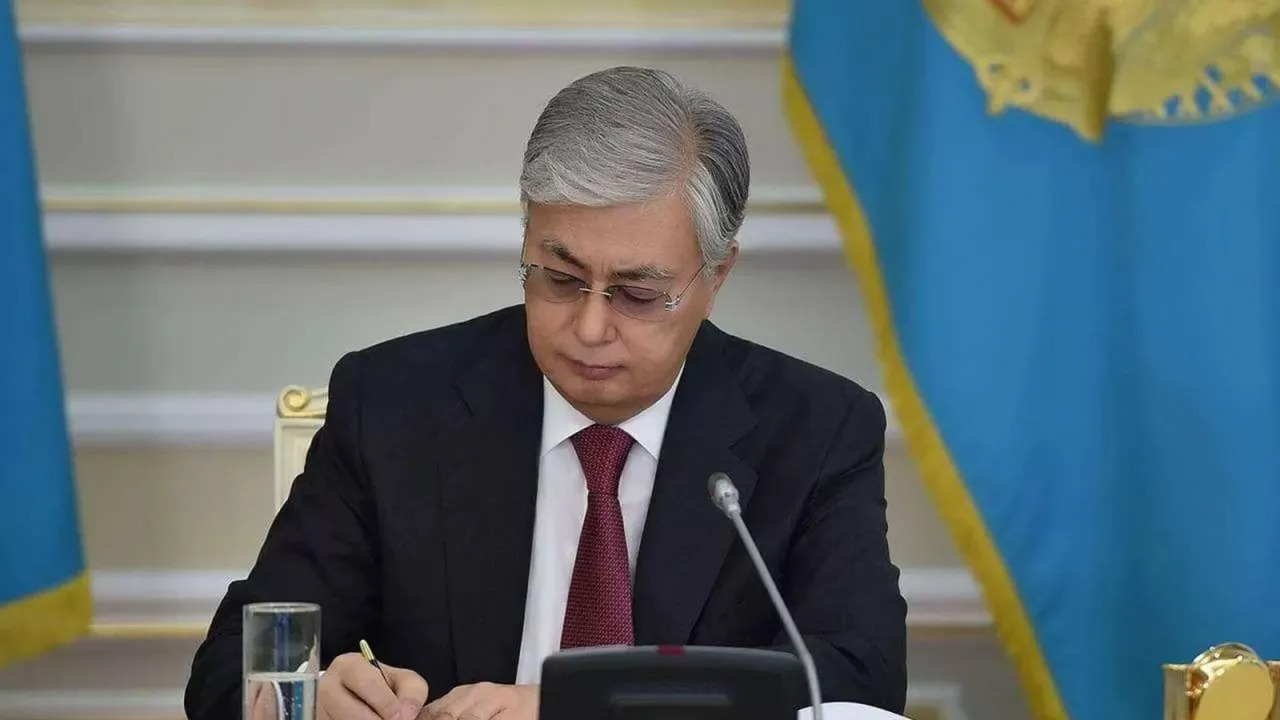 Президент жазушы Исраил Сапарбайдың отбасына көңіл айтты   
