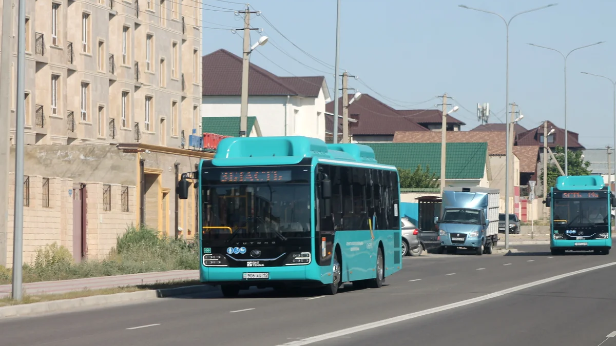 Ақтауда қоғамдық көлік дағдарысы: автобустар жоқ, халық наразы