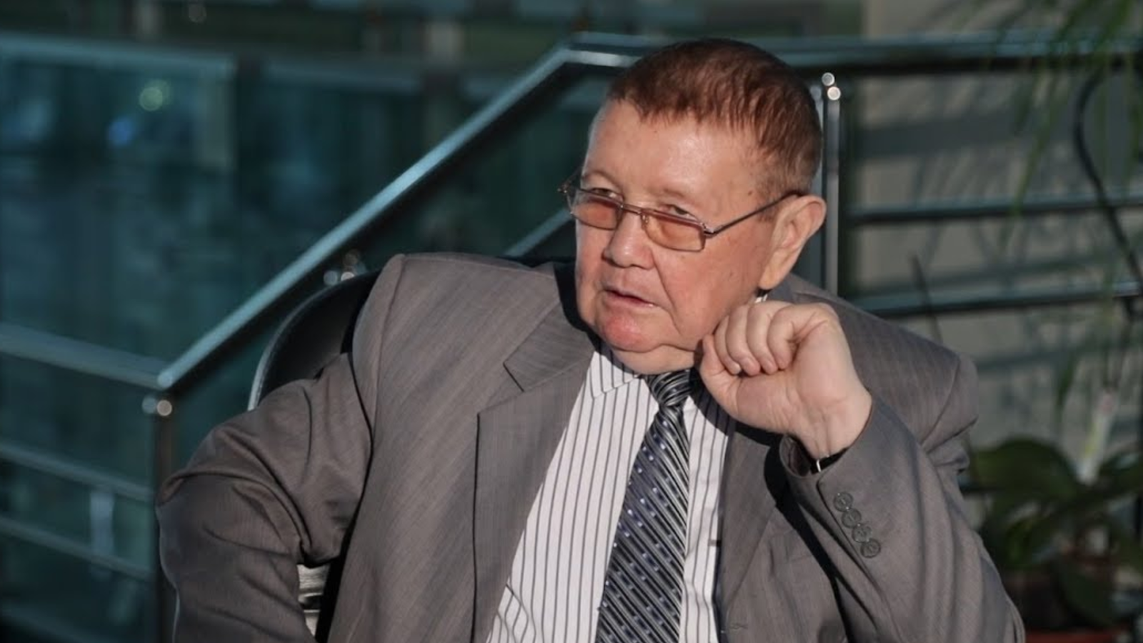 Цифрлық гипноз: Белгілі журналист 31 миллион теңгесінен қалай айырылды?