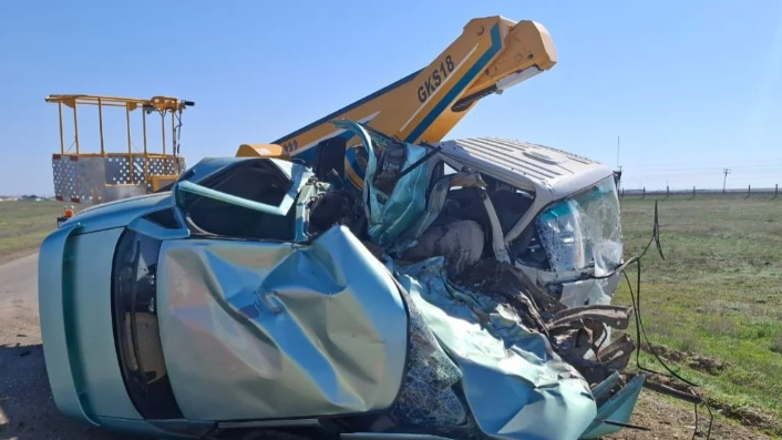 Батыс Қазақстанда 3 автокөлік соқтығысып, жүргізуші көз жұмды   