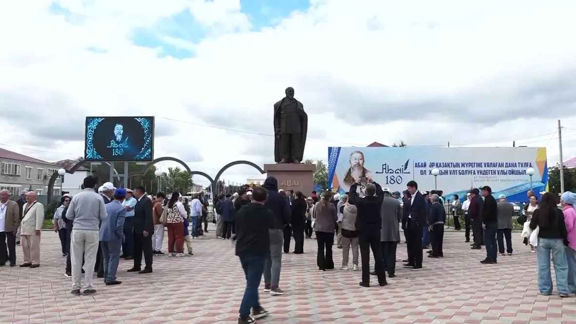 Абай мұрасы және мереке төңірегіндегі дау: Ұлы ақынның мерейтойы қалай өтті