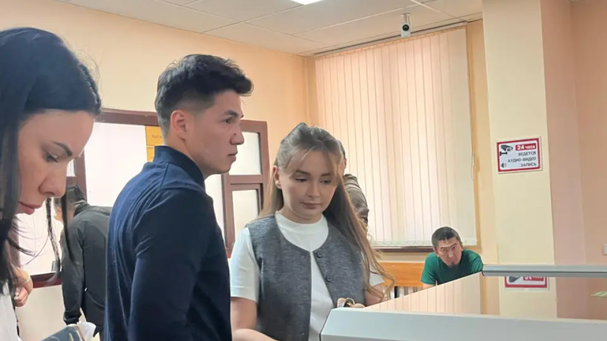 Астанада Жанабыловтың әйелін соттан шығарып жіберді