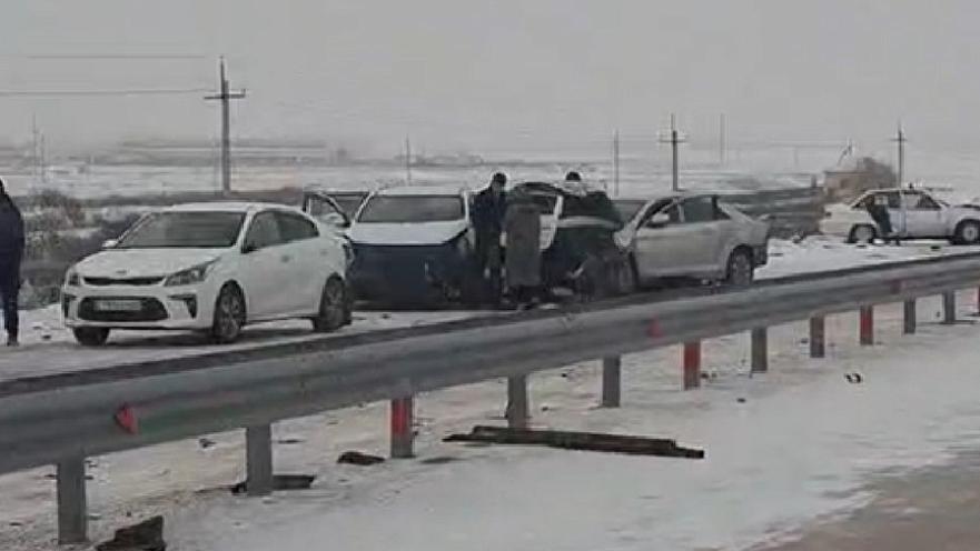 Жеті көлік соқтығысты: Ақмолада өліммен аяқталған апат 