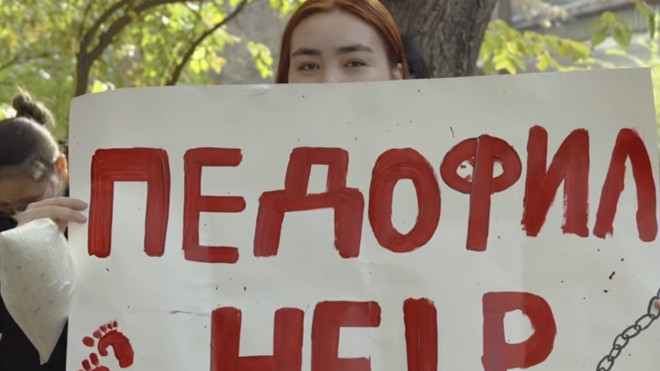 «Жаңа адамдар» балалар порнографиясынан табыс тапқан педофилді әшкереледі