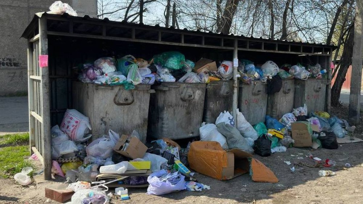 Семейде қоқыс жәшігінен жаңа туған сәбидің денесі табылды