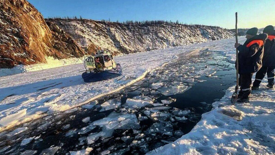 7 турист ажал құшты: Байкал көлінде мұз жарылып кеткен