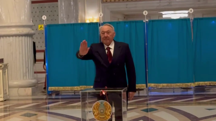 Нұрсұлтан Назарбаев референдумда дауыс берді
