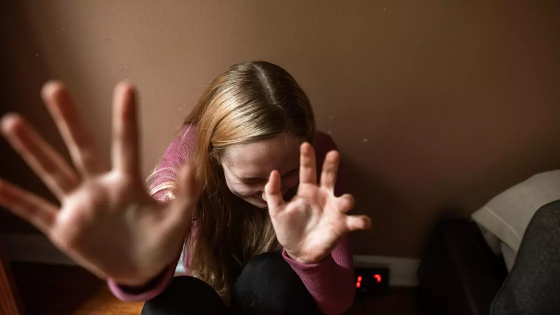 Алматы облысында кәмелетке толмаған жетім қыз өзін сегіз жігіт зорлағанын мәлімдеді
