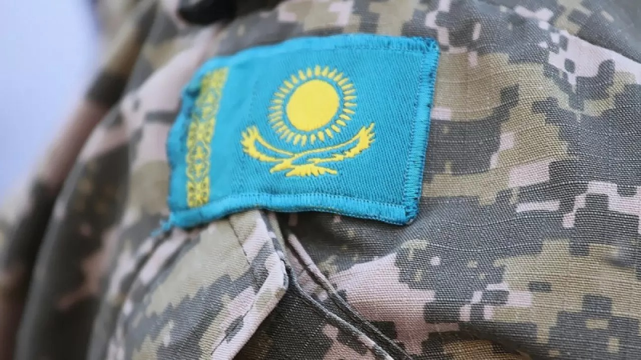 Сарбаздарға казармада смартфон ұстауға рұқсат берілді