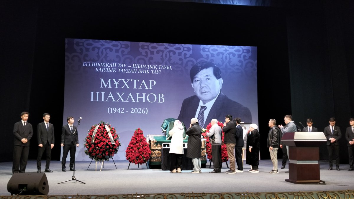 Алматы халқы Мұхтар Шахановпен қоштасып жатыр 