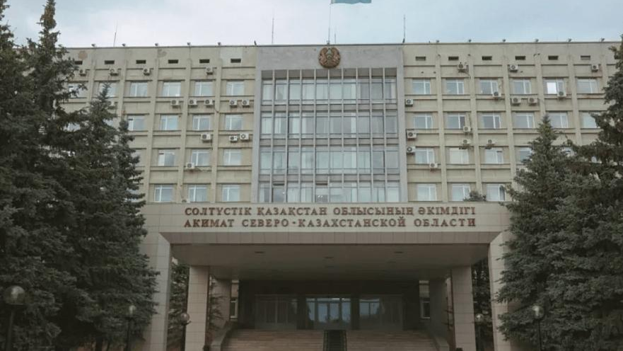 СҚО-дағы коммуналдық дағдарыс: Халық қоқыс пен қараңғылықта отырғанда, әкімдік жаңа көлік алмақ