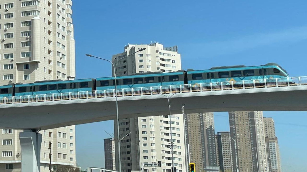 Көптен күткен LRT: астаналықтар жаңа пойызбен қашан жүреді?