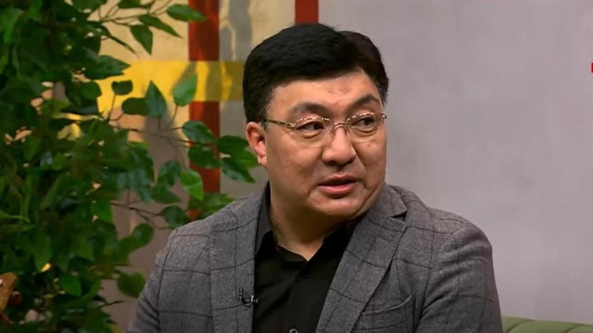 "Омырауынан сүйемін": Тоқтар Серіковтің сұхбатта айтқаны жұртты шошытты (ВИДЕО)
