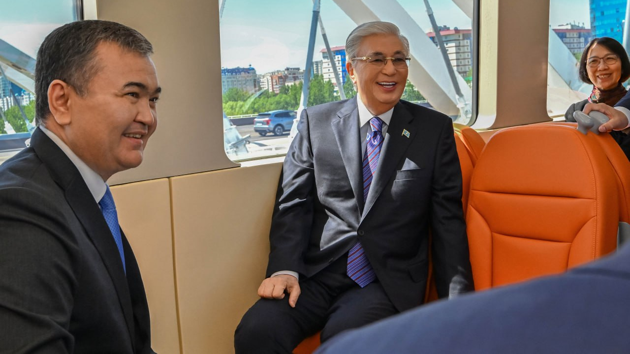 Тоқаев Астанада LRT жүйесін іске қосып, оның алғашқы жолаушысы болды