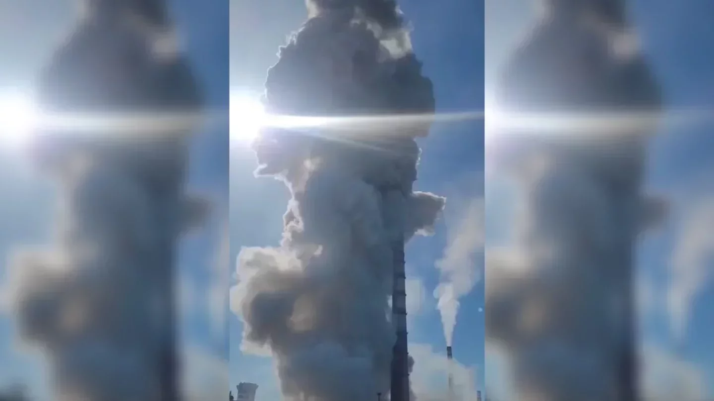 Бес миллиард долларлық мәміле және экологиялық апат: Өскемен халқы неге тұншығуда?