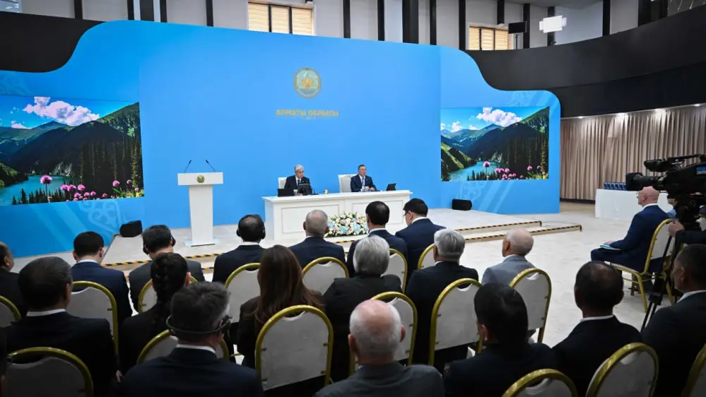 "Айыппұлстан" мен "Штрафстан": Президент Парламент депутаттарын не үшін қатаң сынға алды