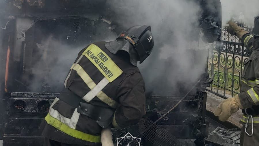 Астанада жолаушылар мінген автобус өртке оранды