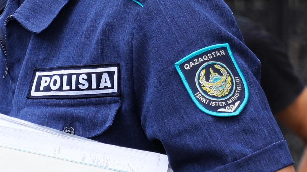 Павлодарда бір топ жасөспірім зират басындағы күзетшіні пышақтап кетті 
