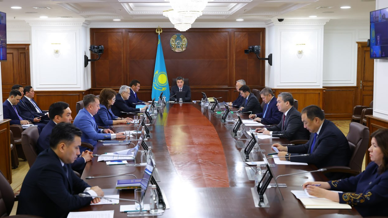 Жаңа Конституция Қазақстанның озық әрі қарқынды дамудың берік негізін қалыптастырады — Олжас Бектенов 