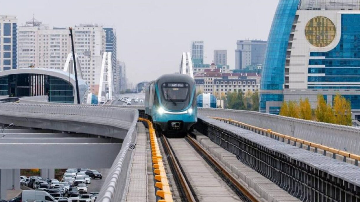 В Астане вспыхнули электрокабели на линии ЛРТ