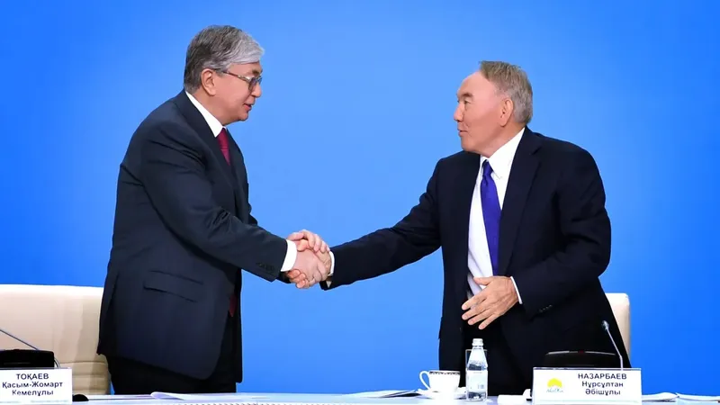 Тоқаев Нұрсұлтан Назарбаевты туған күнімен құттықтады